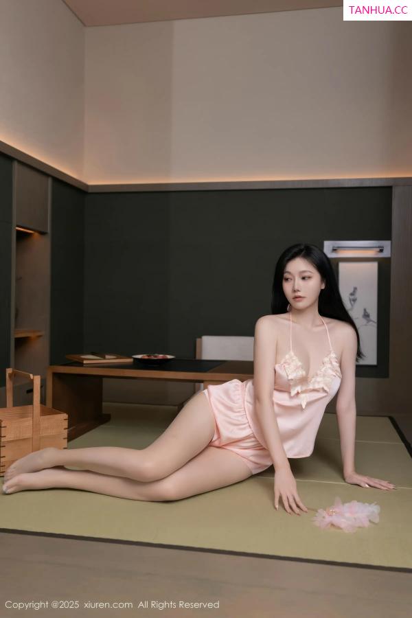 安然Maleah  [XiuRen]高清写真图 2025.11.18 No.11002 安然anran 粉色吊带第21张图片